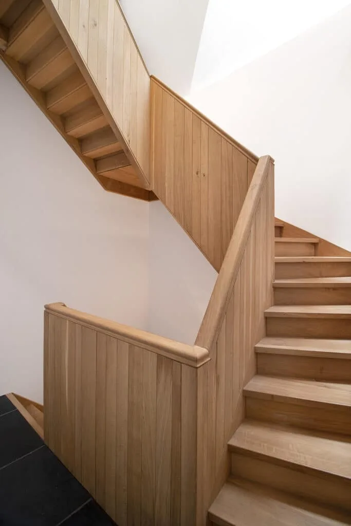 Dichte balustrade eiken trap