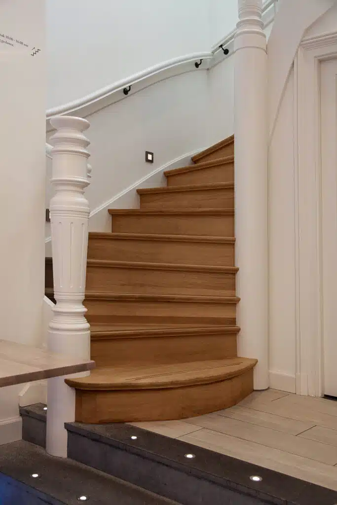 Verlichting in Trappen klassiek wit eiken