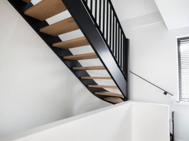 Moderne Beuken open trap met eiken treden