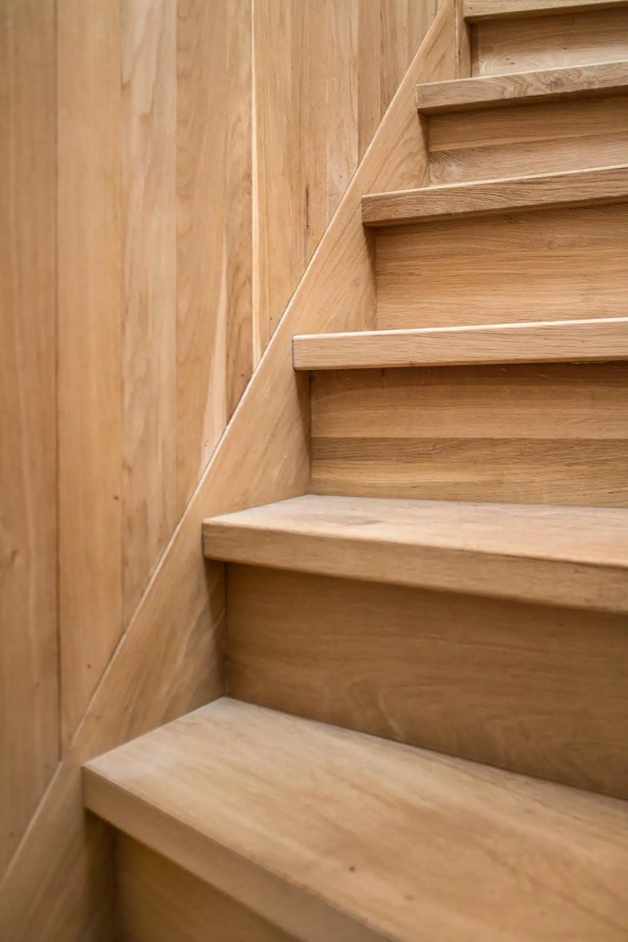 Dichte-balustrade-eiken-trap-6 Eiken trap met dichte balustrade