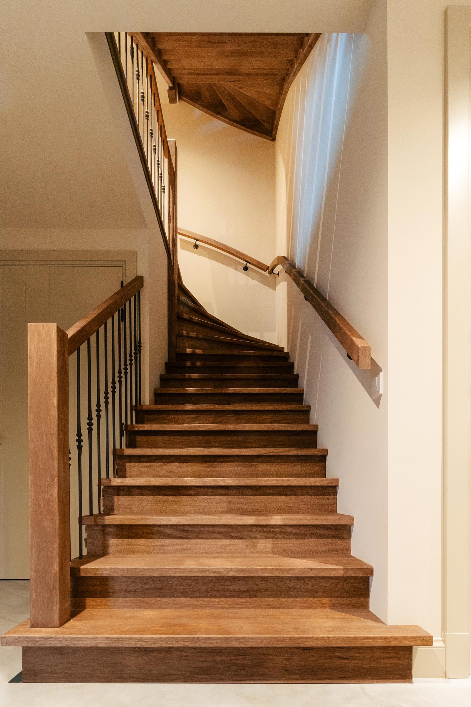 Houten Trap op gemetseld muurtje 00001