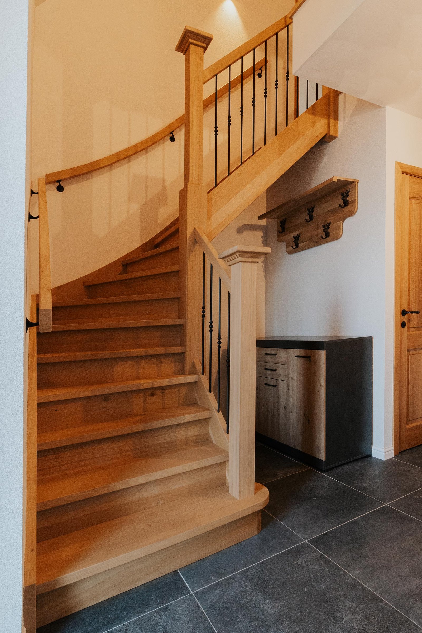 Trap met warme houtlook