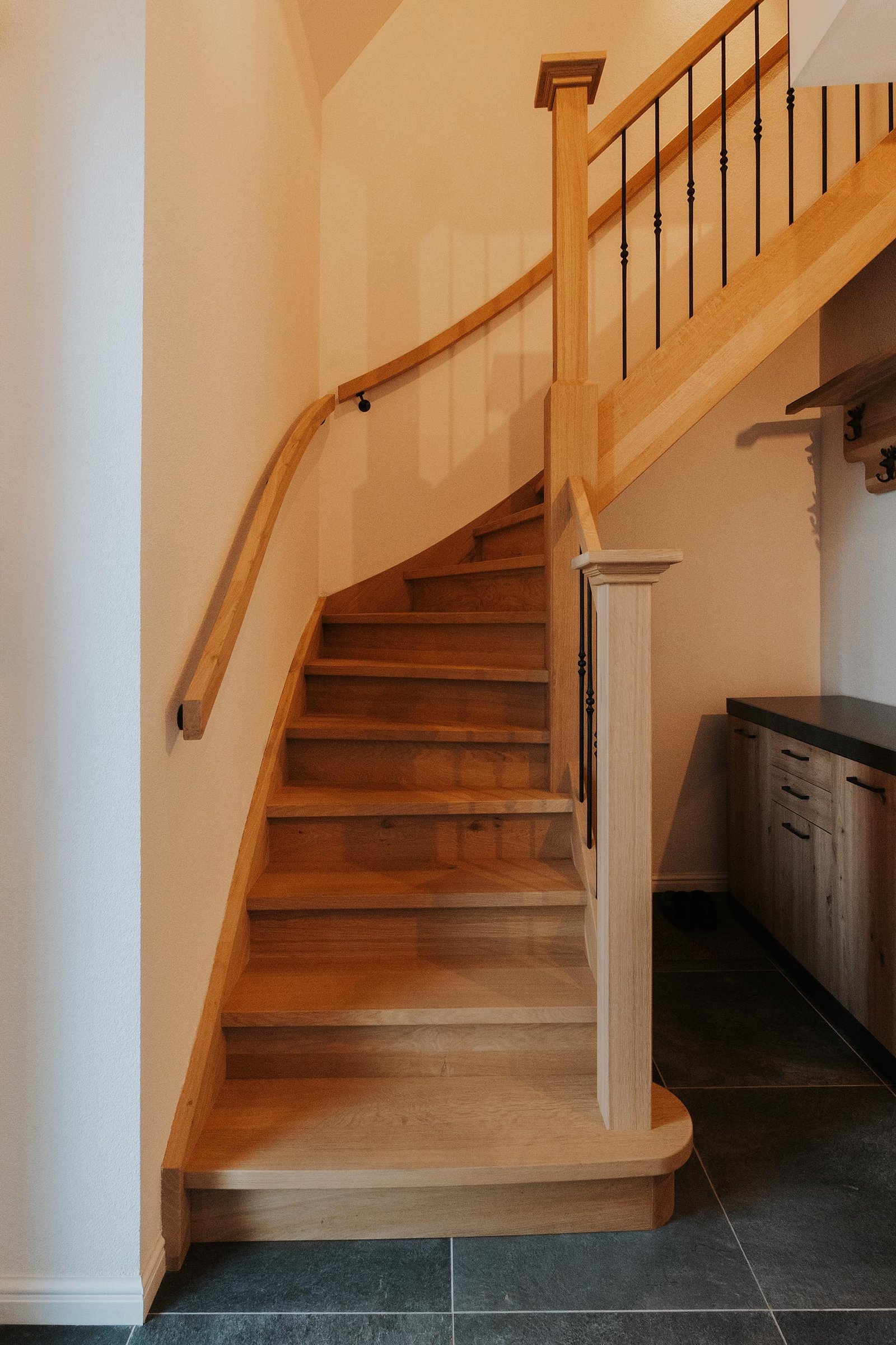 Trap met warme houtlook