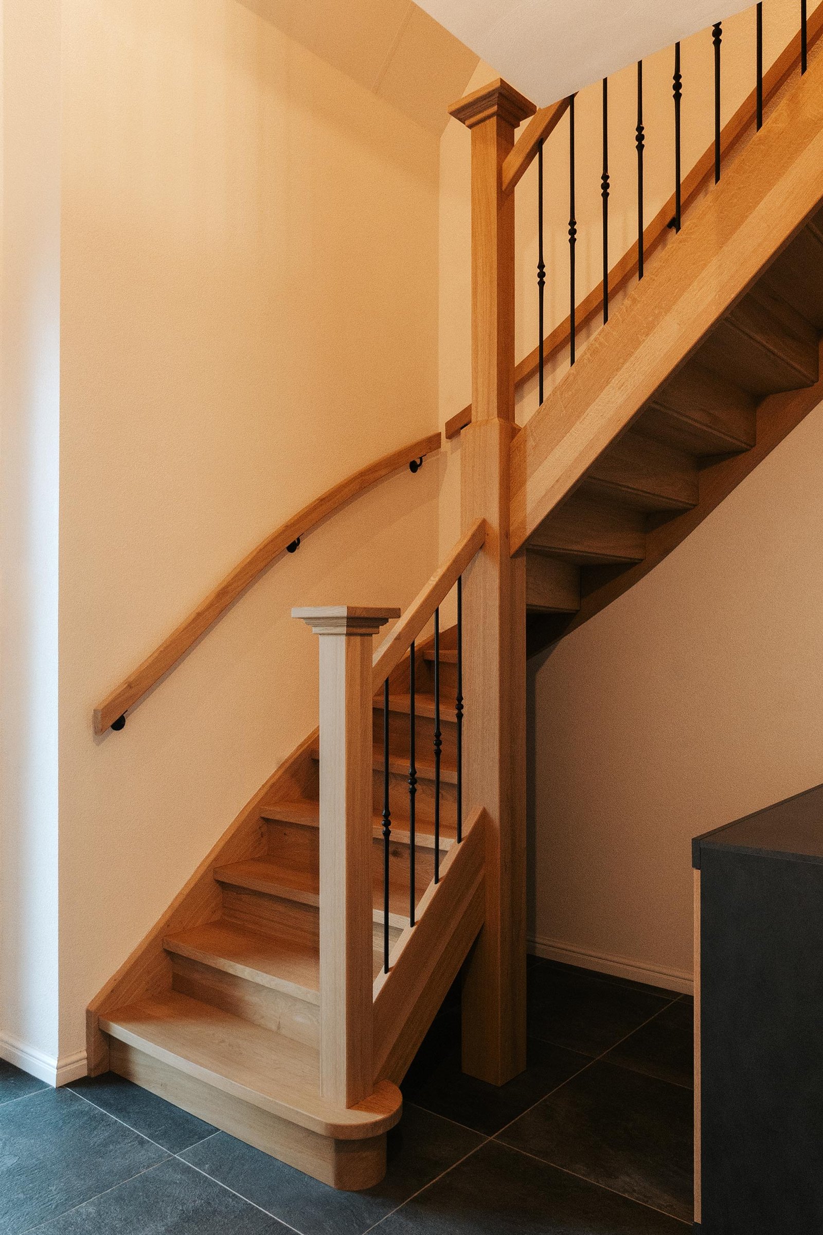 Trap met warme houtlook