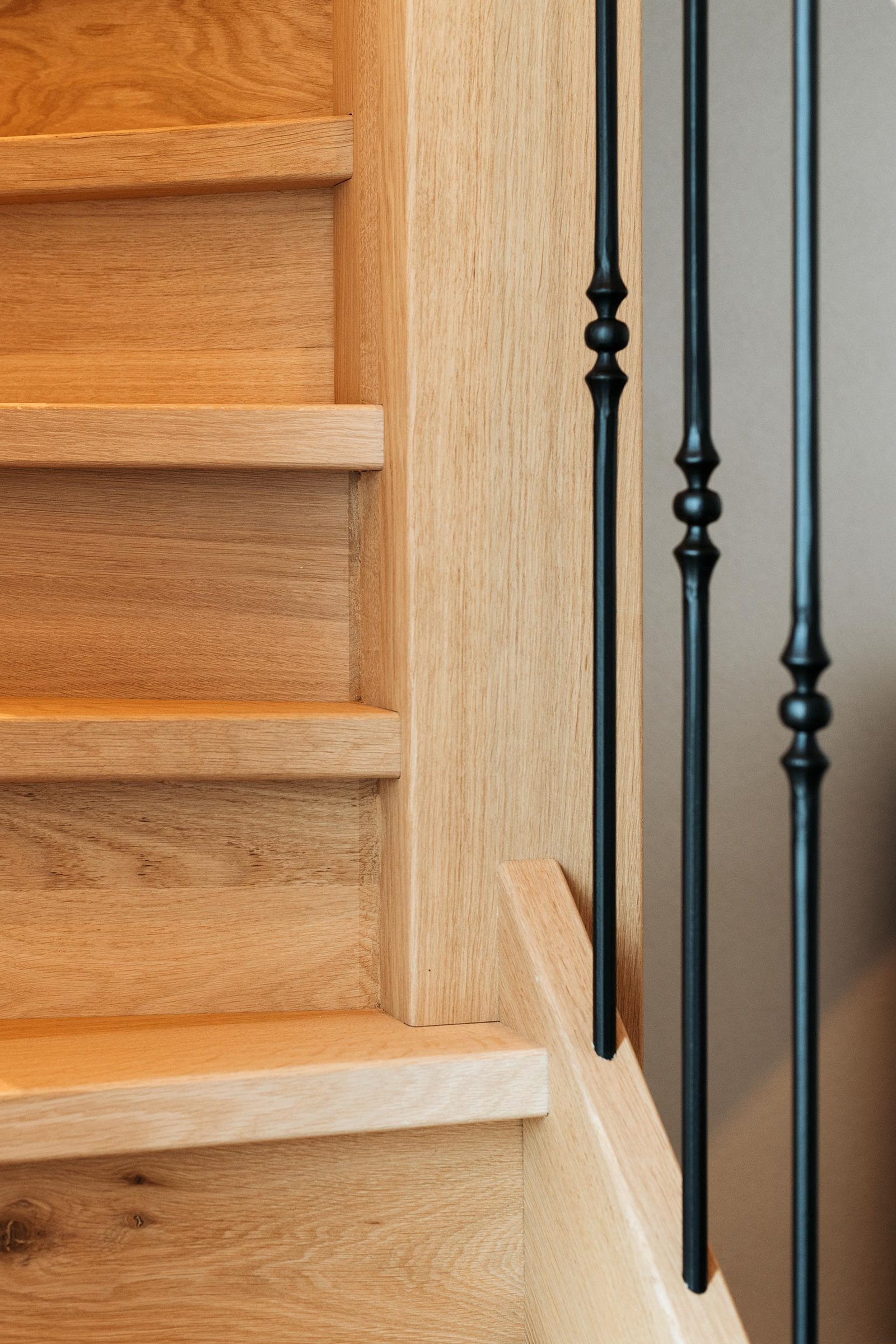 Trap met warme houtlook