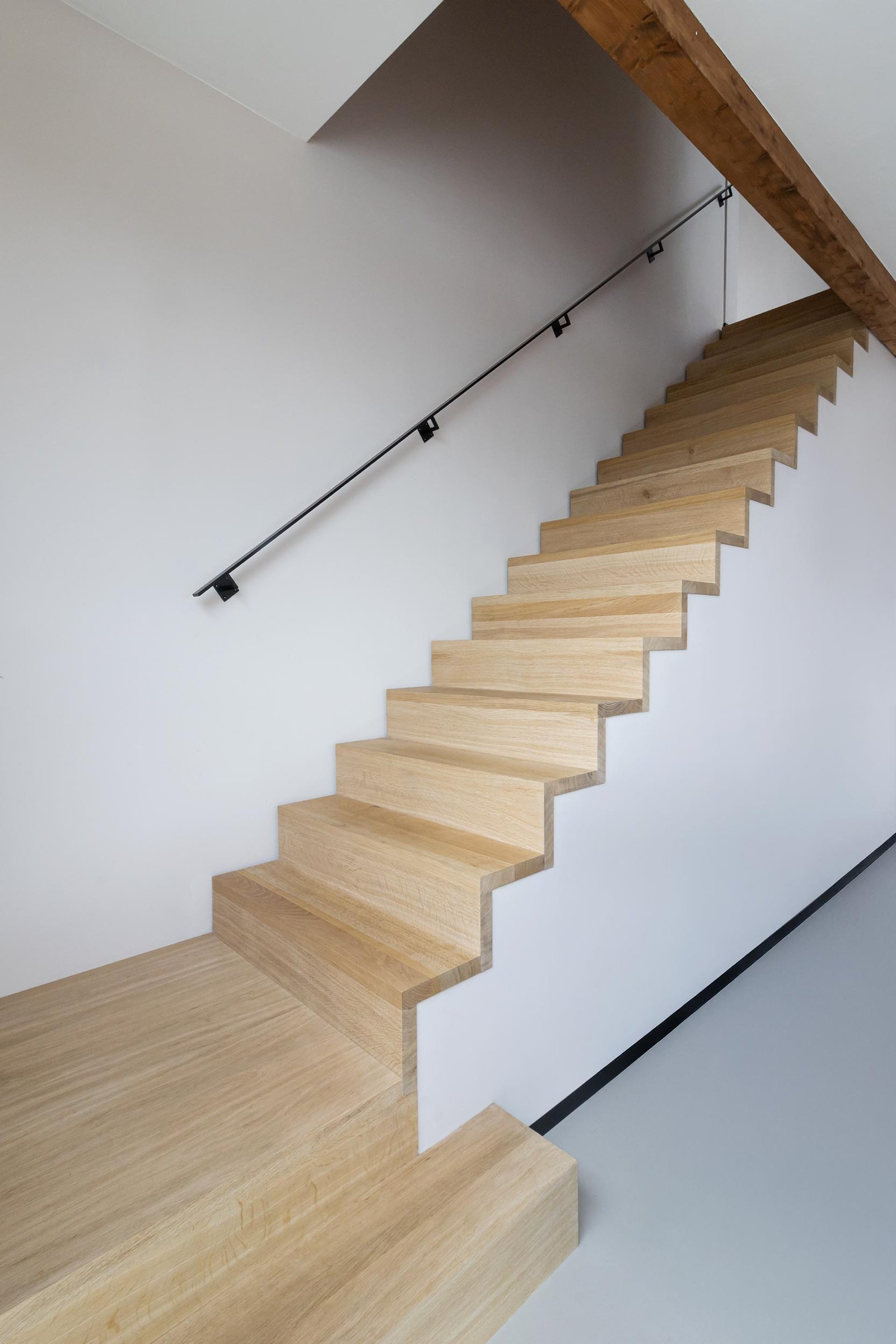 Z-trap met schaduw rand 00007 Z-trap met schaduw rand