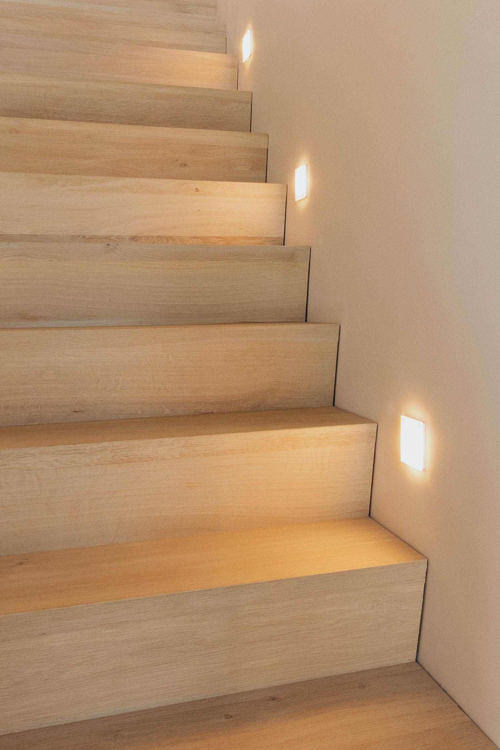 trap met schaduwvoeg